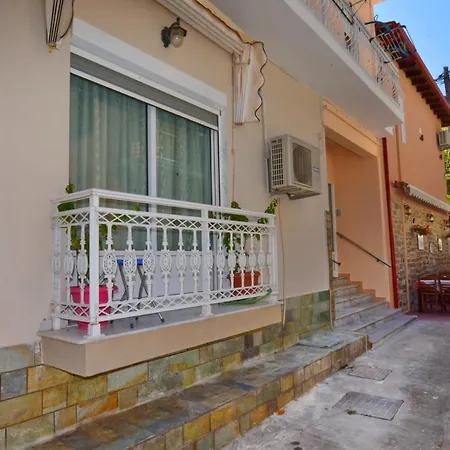 Evi's House דירה *