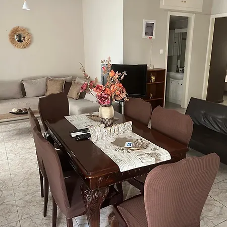 Evi's House דירה