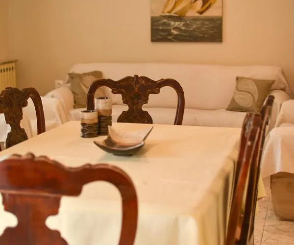 דירה Evi's House לימנאס